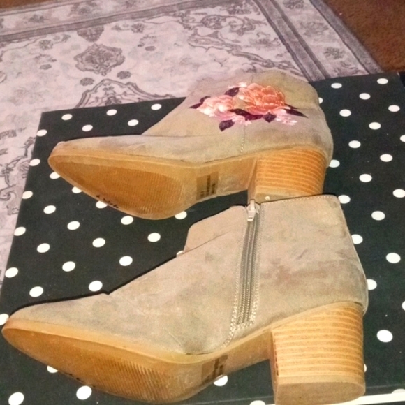 Charlotte Russe Floral Embroidered Ankle Boots - Tan - Picture 4 of 6